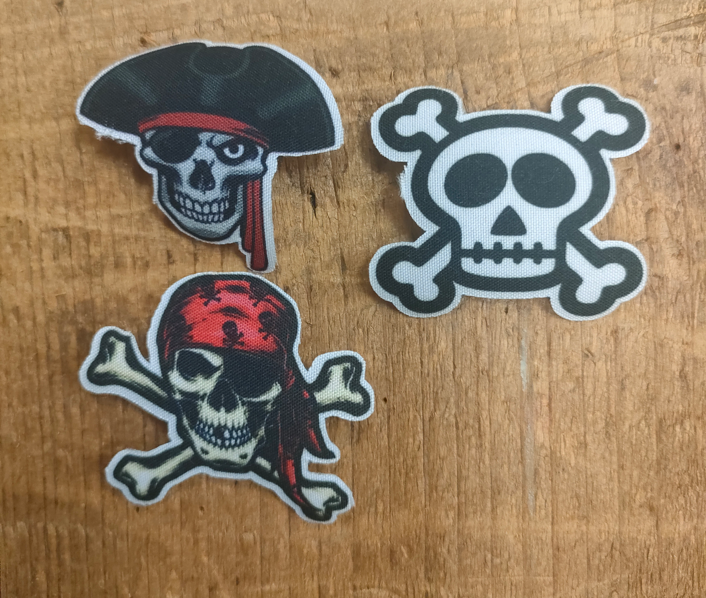 Set de 3 calaveras termoadhesivo.