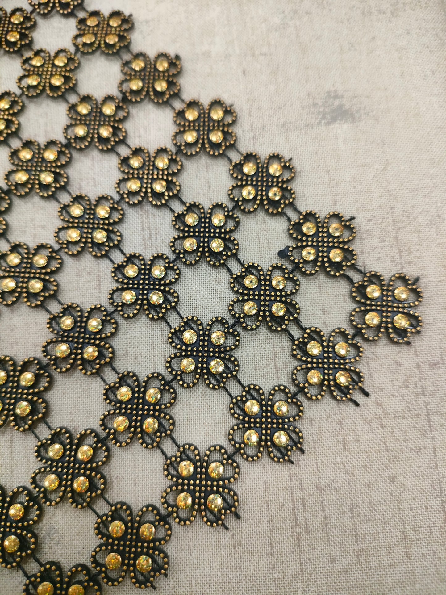 Pasamaneria metálica .