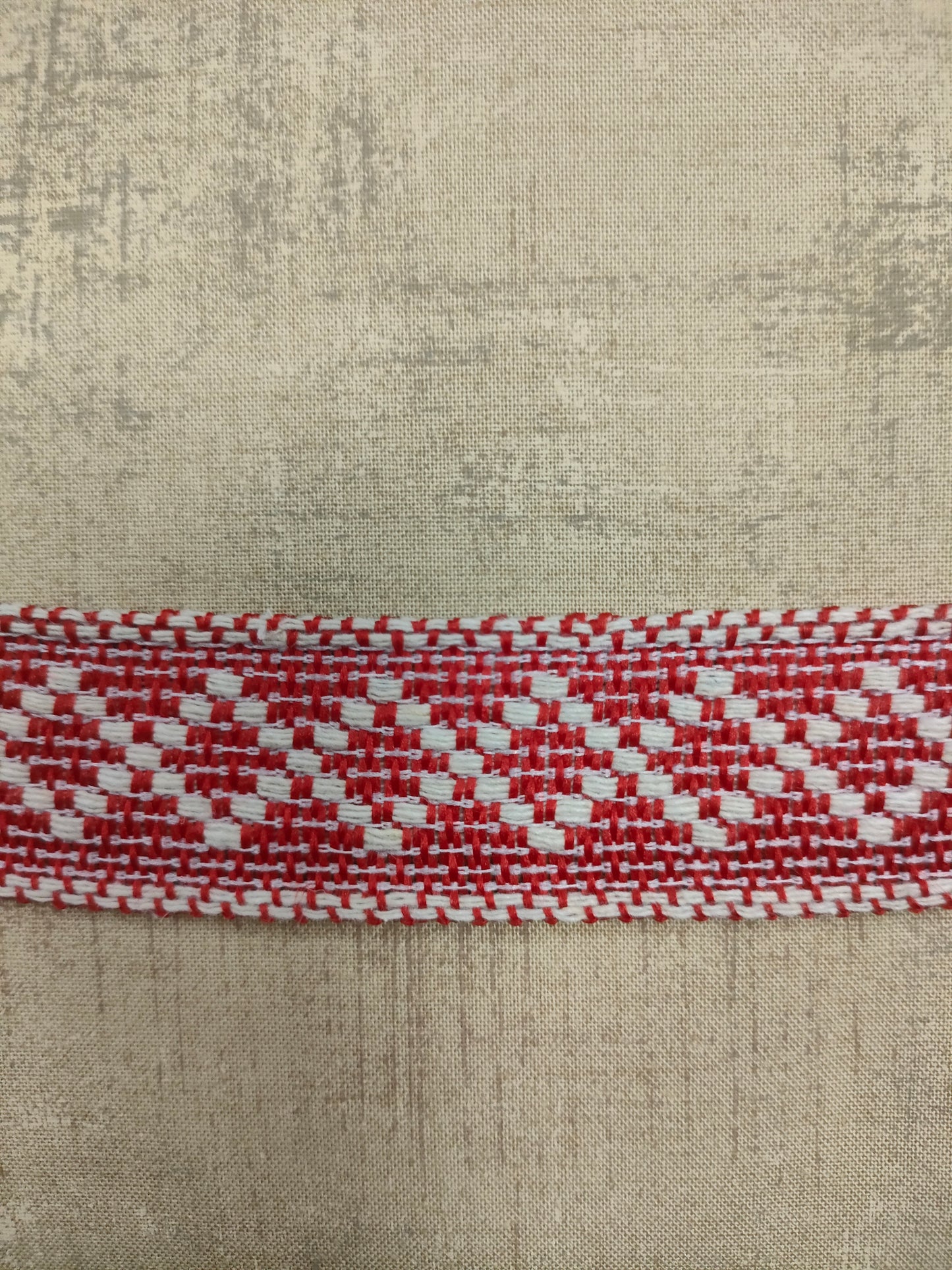 Rombo rojo beige.