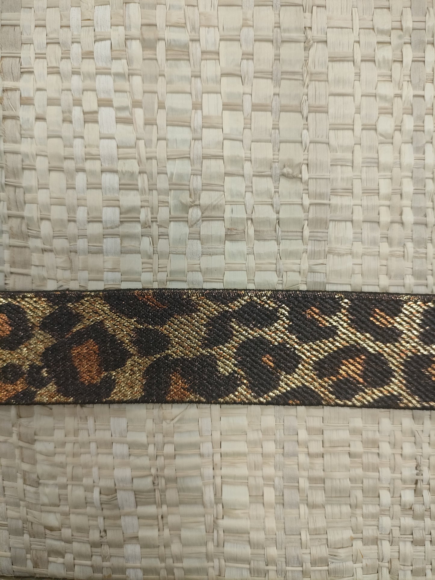 Goma pequeña estampado leopardo .