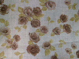 Flor marrón-gris.