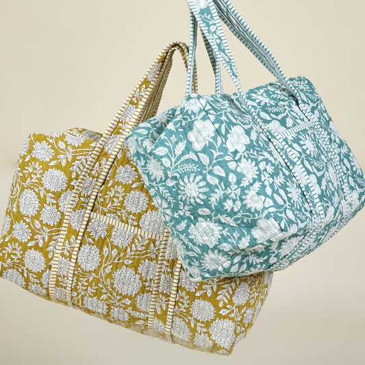 Maleta oriental acolchada.