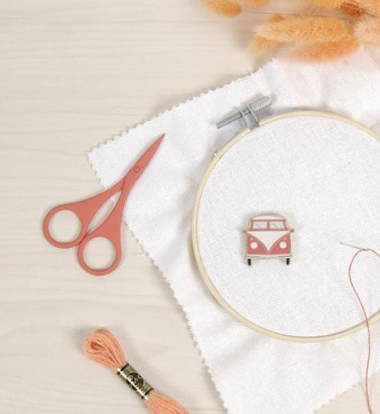 Set de Tijera e imán de agujas-coral.