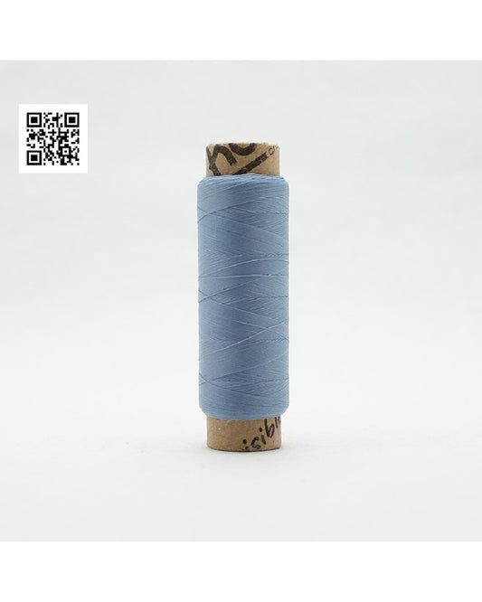 Hilo muy fino para aplicación invisible, acolchar a maquina con efecto invisible y punto escondido. Es ideal para que no se note la puntada. El carretes es de 250mts,