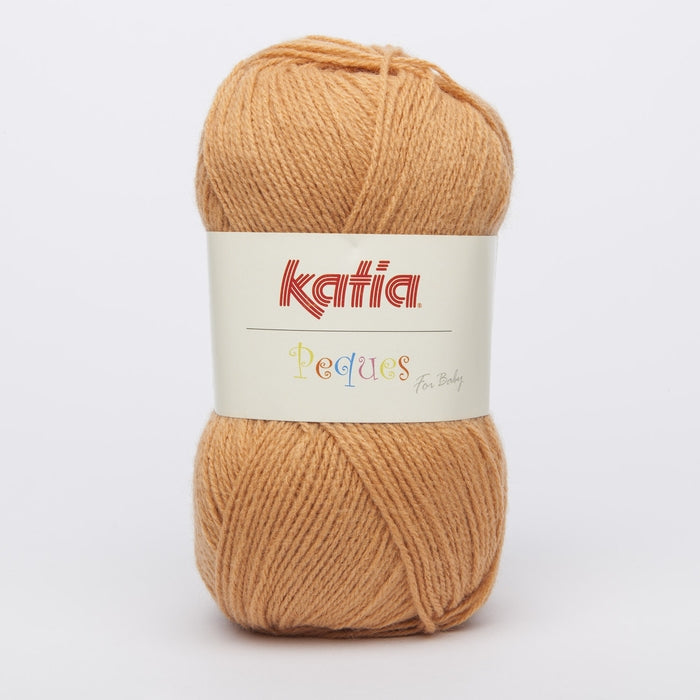 Katia Peques es una lana especialmente indicada para niños y bebés. Por su tacto suave y delicado los más pequeños irán muy cómodos.  Cada ovillo tiene 50 gramos y 232 metros. Este hilo es de grosor fino, recomendamos usar agujas del 2,5-3.. Para la muestra 10x10 cm trabajar 26 puntos y 36 vueltas. Se puede lavar a máquina hasta 40ºC y no se puede secar en secadora.