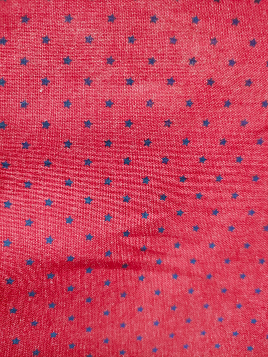 Mini estrella con fondo rojo .